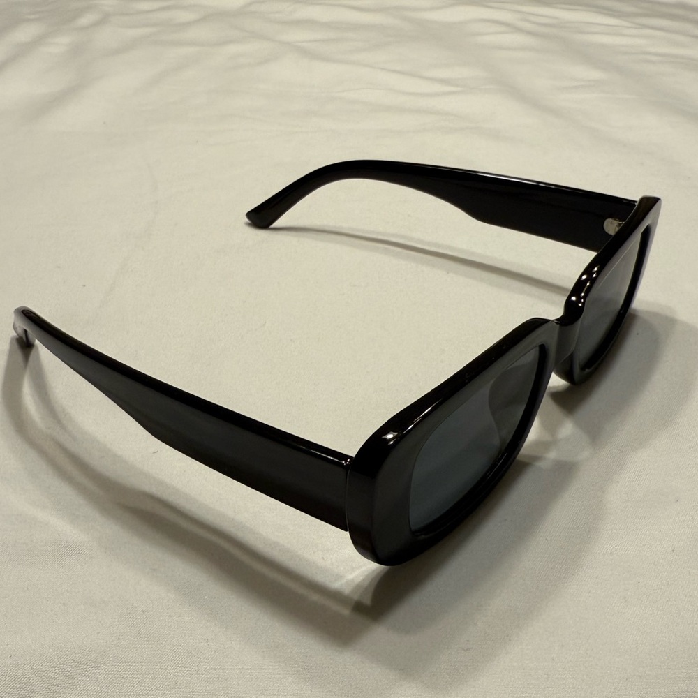 Retro 90s Black Rectangular Sunglasses